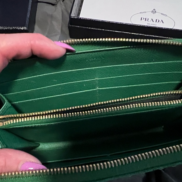 Prada Green wallet. Used - Picture 4 of 10